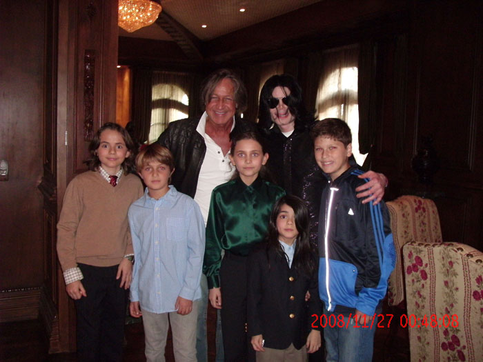 Michael Jackson&#8217;s Daughter Paris Contacts Father&#8217;s Alleged Victims For The First Time