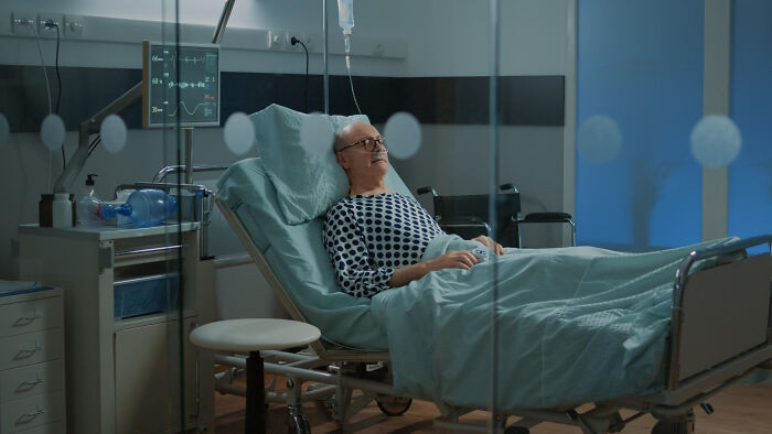 28 True Horror Stories From Hospital Staff That Might Make You Look Twice In The ER