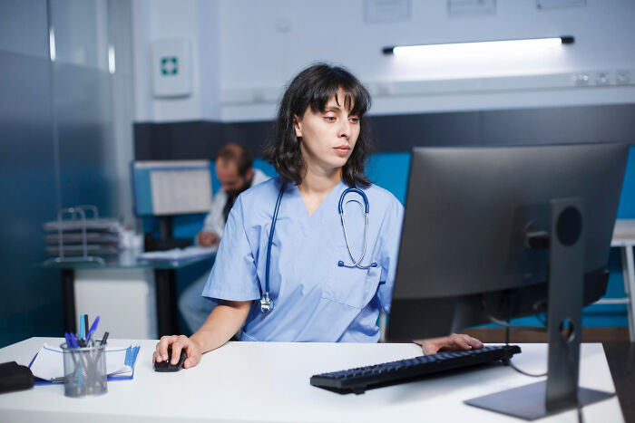 28 True Horror Stories From Hospital Staff That Might Make You Look Twice In The ER