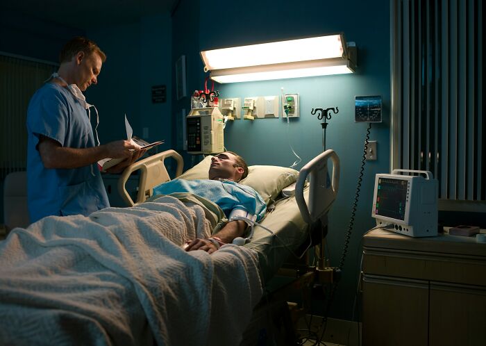 28 True Horror Stories From Hospital Staff That Might Make You Look Twice In The ER