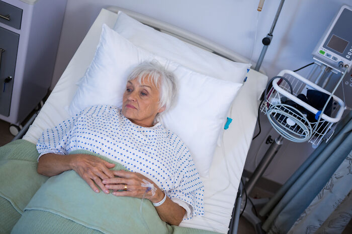 28 True Horror Stories From Hospital Staff That Might Make You Look Twice In The ER