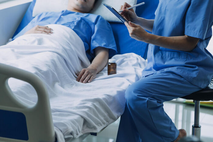 28 True Horror Stories From Hospital Staff That Might Make You Look Twice In The ER