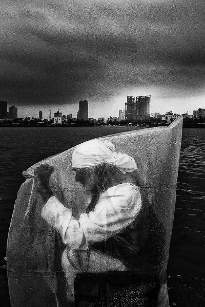 Life On The Streets Of India, Through 20 Beautiful Black-And-White Photos