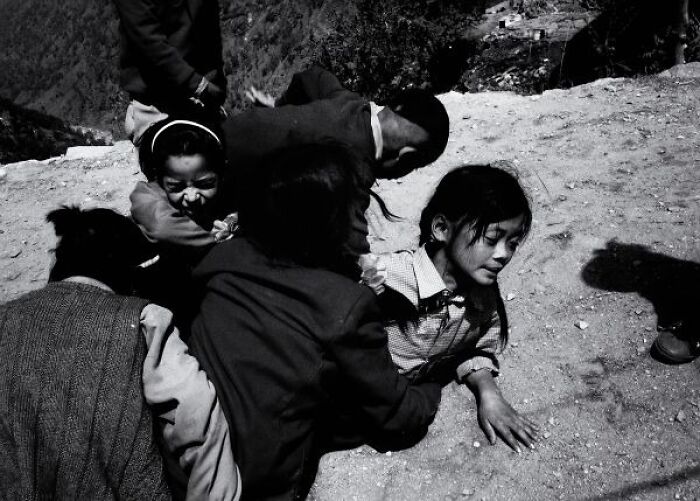 Life On The Streets Of India, Through 20 Beautiful Black-And-White Photos