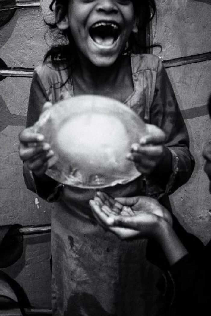 Life On The Streets Of India, Through 20 Beautiful Black-And-White Photos