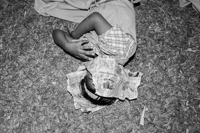 Life On The Streets Of India, Through 20 Beautiful Black-And-White Photos