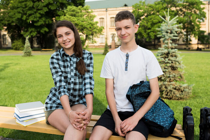32 Shocking Things Popular Kids Did In School That Turned Them Into Outcasts