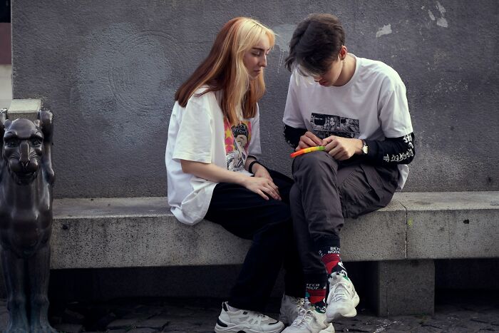 32 Shocking Things Popular Kids Did In School That Turned Them Into Outcasts