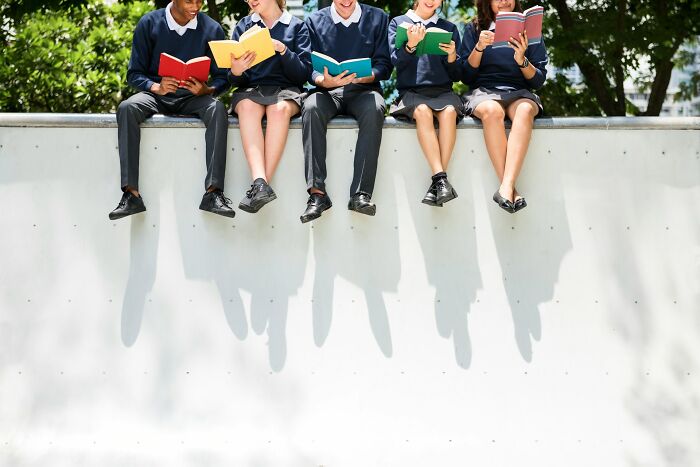 32 Shocking Things Popular Kids Did In School That Turned Them Into Outcasts