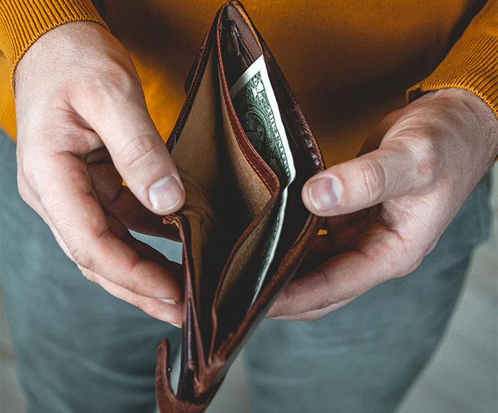 Guy Steals $40 From Friend&#8217;s Wallet Right In Front Of Him, Is Ratted Out To Entire Social Circle