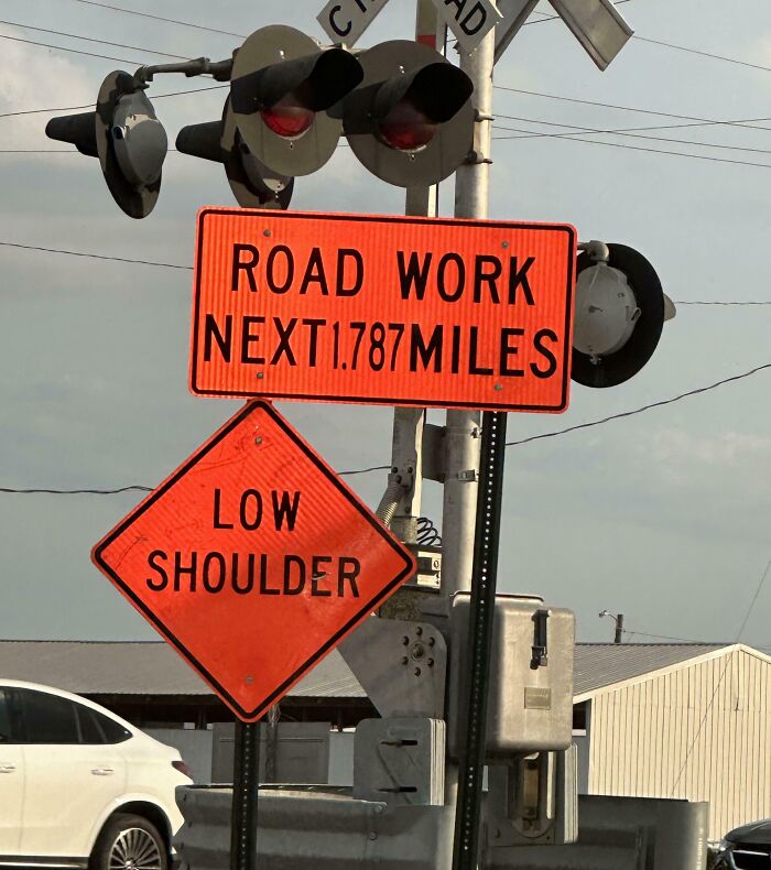 &#8220;Ignore GPS&#8221;: 69 Road Signs So Confusing People Didn&#8217;t Know What They Were Supposed To Do