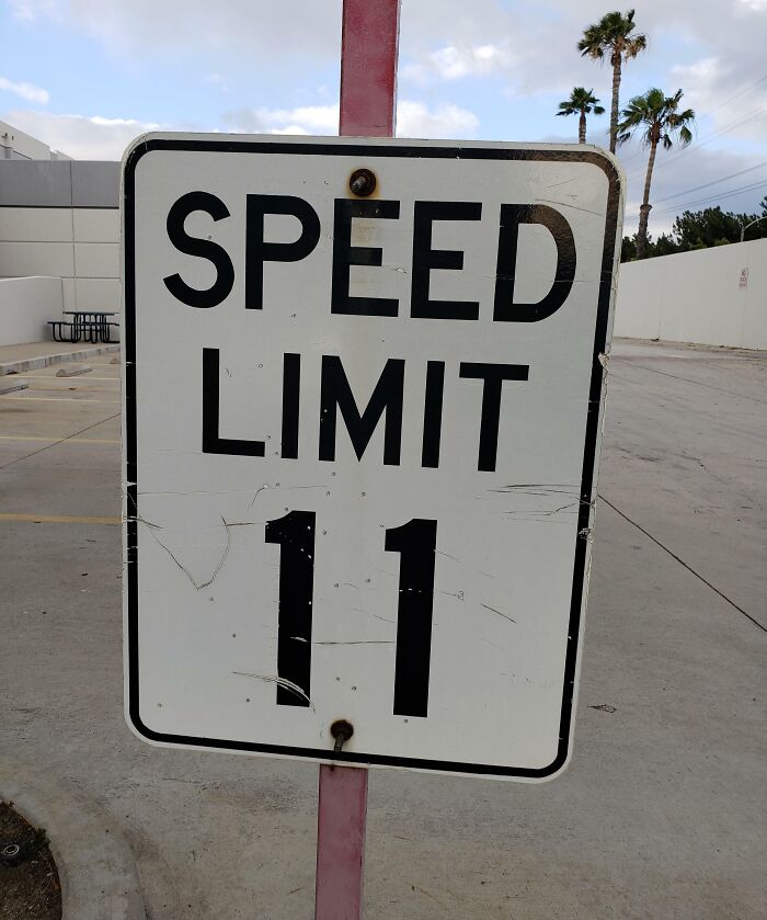 &#8220;Ignore GPS&#8221;: 69 Road Signs So Confusing People Didn&#8217;t Know What They Were Supposed To Do