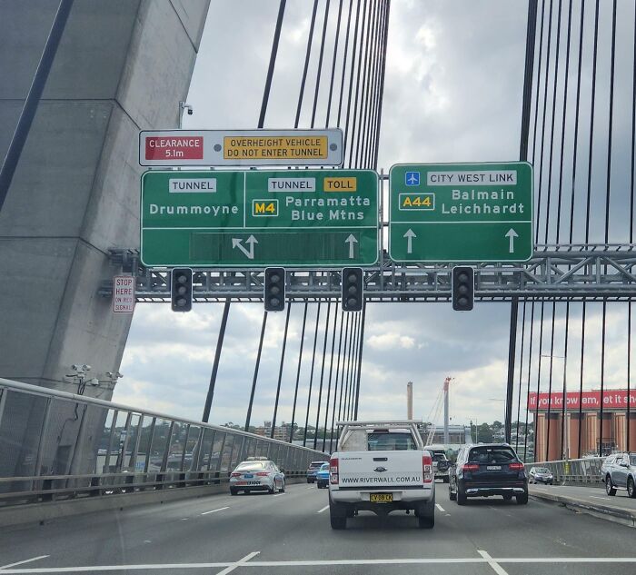 &#8220;Ignore GPS&#8221;: 69 Road Signs So Confusing People Didn&#8217;t Know What They Were Supposed To Do