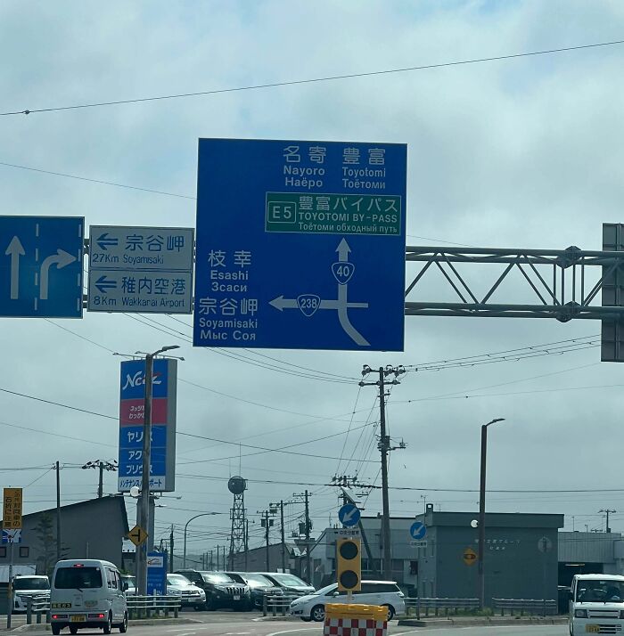 &#8220;Ignore GPS&#8221;: 69 Road Signs So Confusing People Didn&#8217;t Know What They Were Supposed To Do