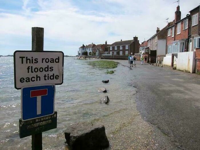 &#8220;Ignore GPS&#8221;: 69 Road Signs So Confusing People Didn&#8217;t Know What They Were Supposed To Do