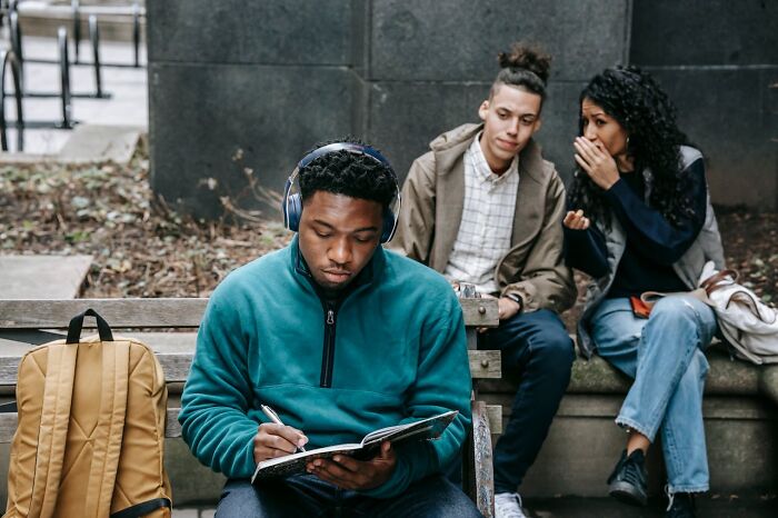 64 Heartbreaking Things Committed By Close Friends That Broke People’s Trust Forever