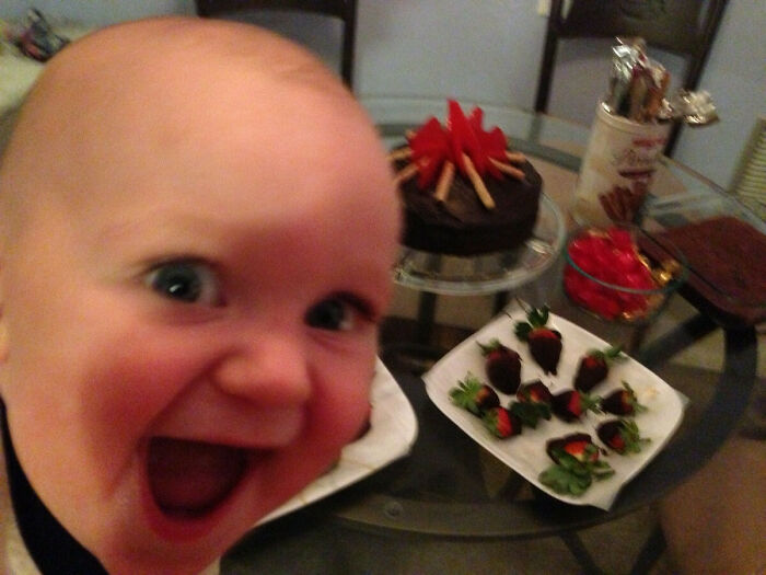 43 Photobombs That Were Either Total Disasters Or Absolute Perfection