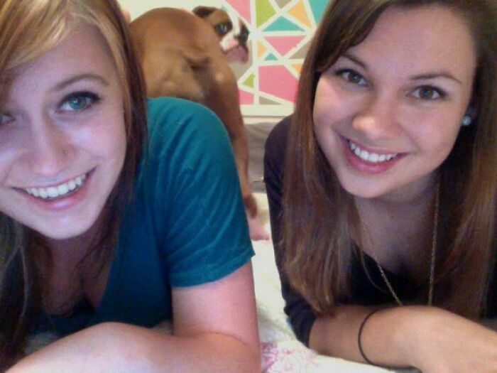 43 Photobombs That Were Either Total Disasters Or Absolute Perfection