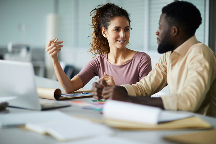 36 People With High Social Skills Share The Biggest Mistakes Others Make In Conversations