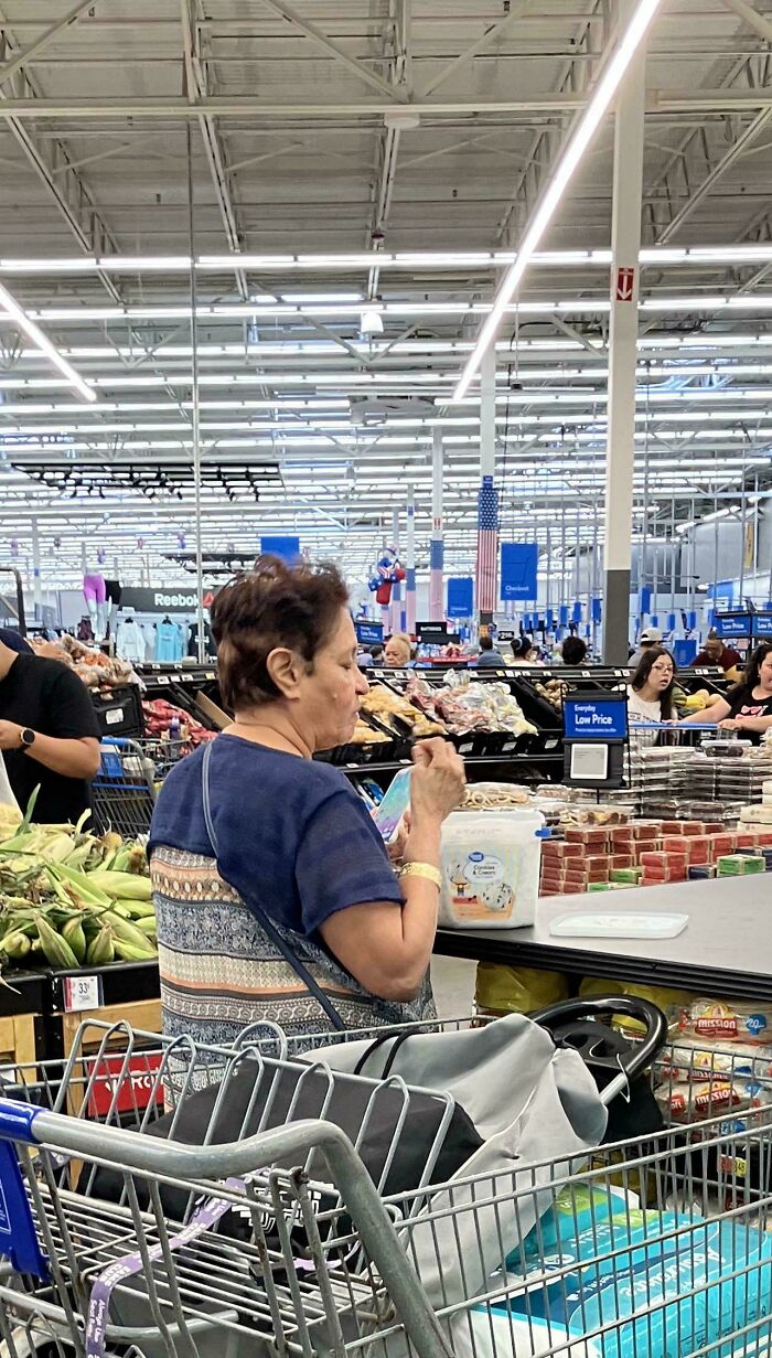 135 Of The Wildest “People Of Walmart” Pics To Prove That It&#8217;s A Place Like Nowhere Else (New Pics)