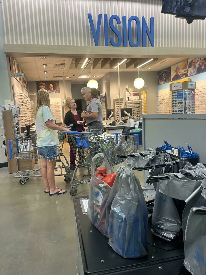 135 Of The Wildest “People Of Walmart” Pics To Prove That It&#8217;s A Place Like Nowhere Else (New Pics)