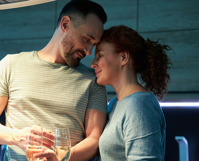 Wife&#8217;s Multiple Surgeries Turn Her Into A Stranger, Disappointed Hubs No Longer Finds Her Attractive