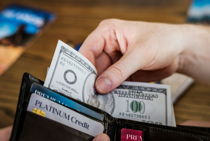 Young Waiter Doesn’t Bring A Customer Their Change, Gets Confused When They Ask For It