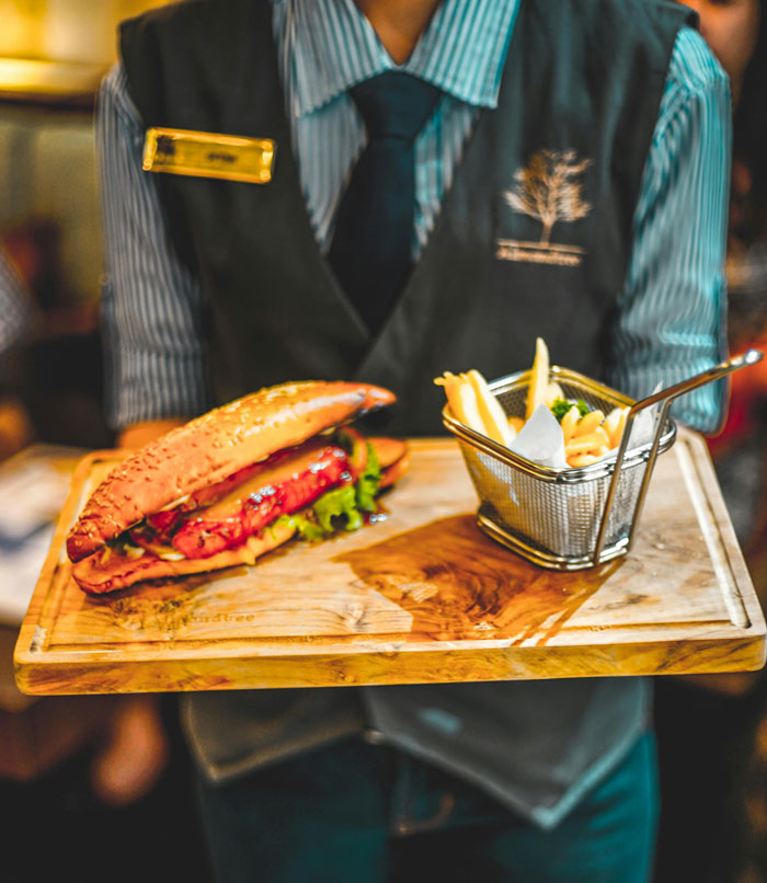 Young Waiter Doesn’t Bring A Customer Their Change, Gets Confused When They Ask For It