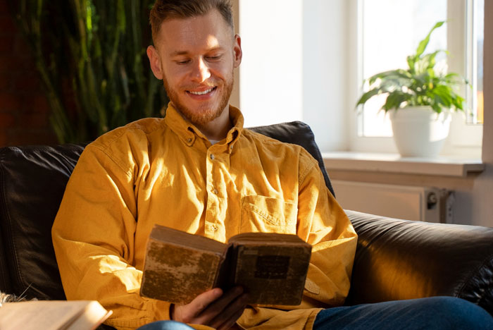 Office Drama Erupts After Guy Tries To Push His Extreme Religious Beliefs On Colleagues