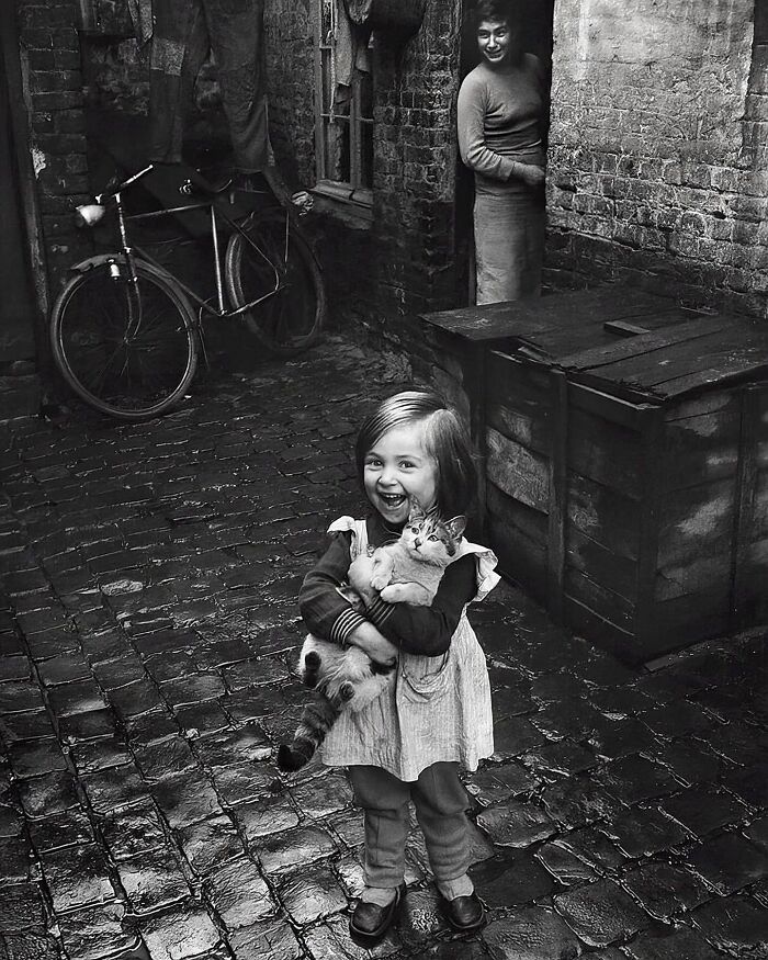 30 Of The Most Interesting Images Picked By “The Decisive Moments Magazine” (New Pics)