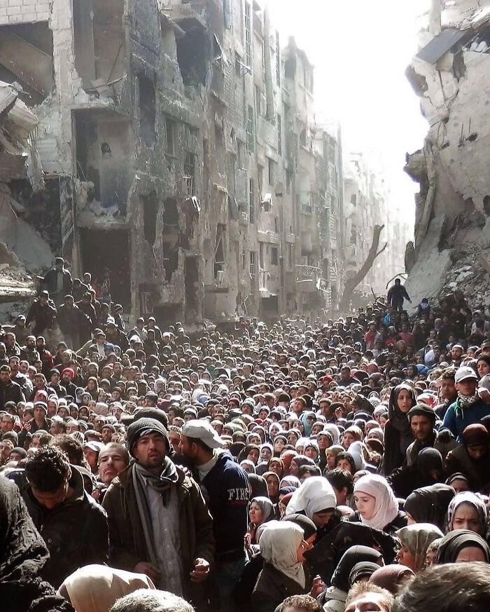 30 Of The Most Interesting Images Picked By “The Decisive Moments Magazine” (New Pics)