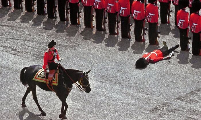 30 Of The Most Interesting Images Picked By “The Decisive Moments Magazine” (New Pics)