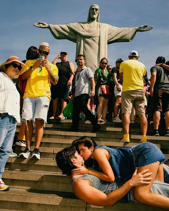 30 Of The Most Interesting Images Picked By “The Decisive Moments Magazine” (New Pics)