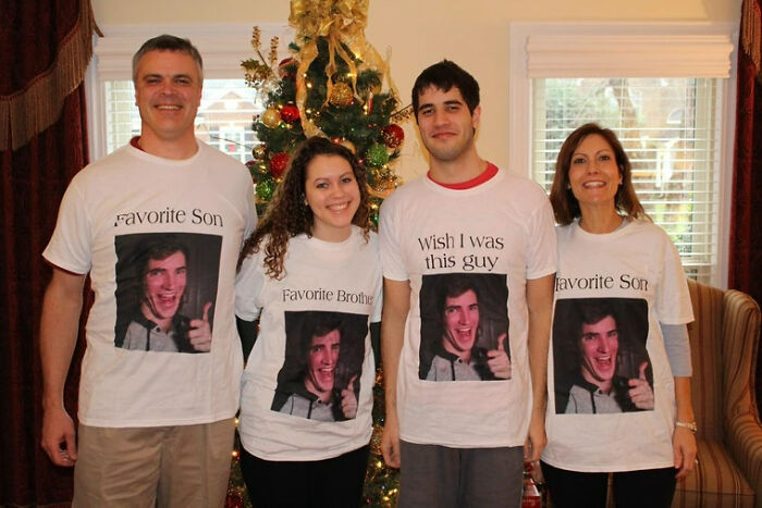 73 Times Families Took These Photos Only To End Up Being Laughed Or Cringed At Online Forever