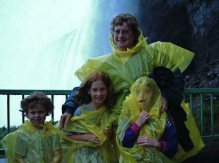 73 Times Families Took These Photos Only To End Up Being Laughed Or Cringed At Online Forever