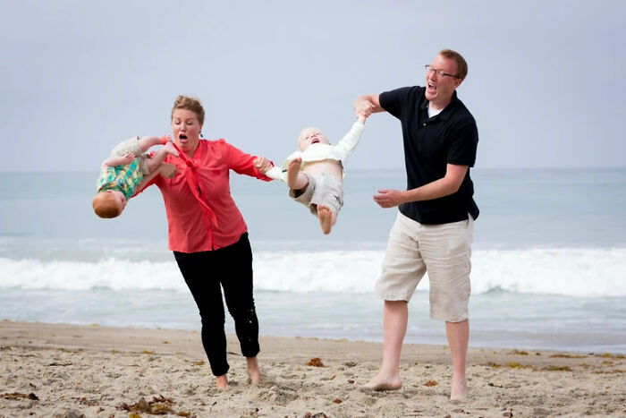 73 Times Families Took These Photos Only To End Up Being Laughed Or Cringed At Online Forever