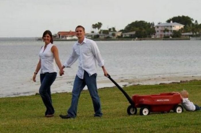 73 Times Families Took These Photos Only To End Up Being Laughed Or Cringed At Online Forever