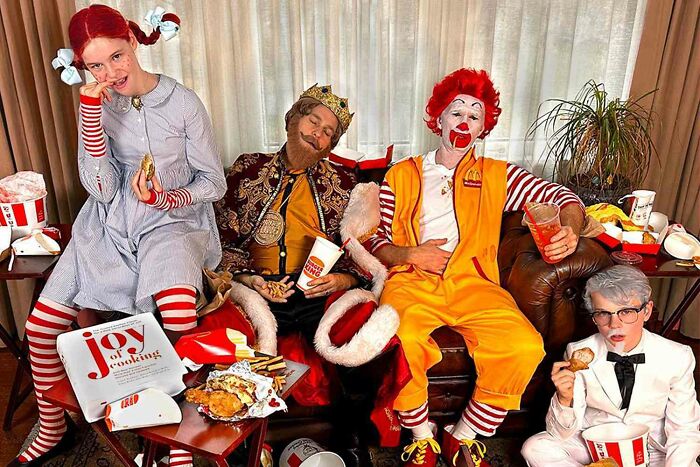 73 Times Families Took These Photos Only To End Up Being Laughed Or Cringed At Online Forever