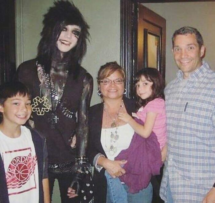 73 Times Families Took These Photos Only To End Up Being Laughed Or Cringed At Online Forever