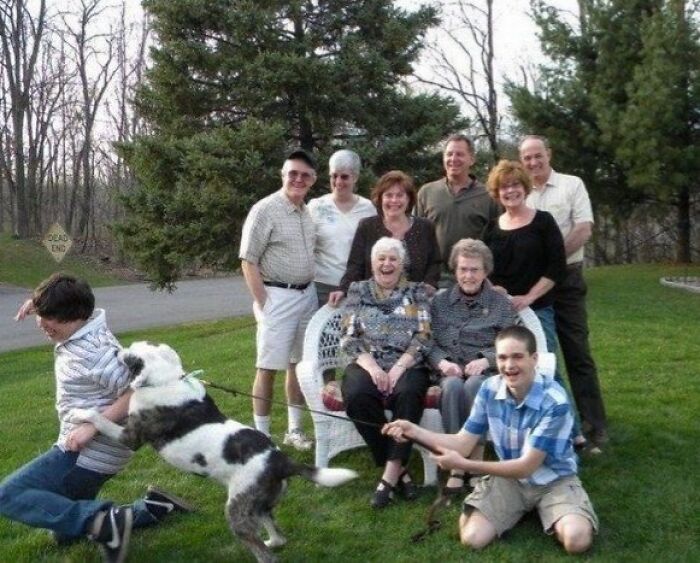 73 Times Families Took These Photos Only To End Up Being Laughed Or Cringed At Online Forever