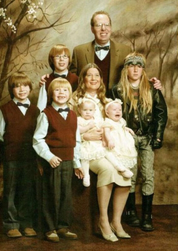73 Times Families Took These Photos Only To End Up Being Laughed Or Cringed At Online Forever