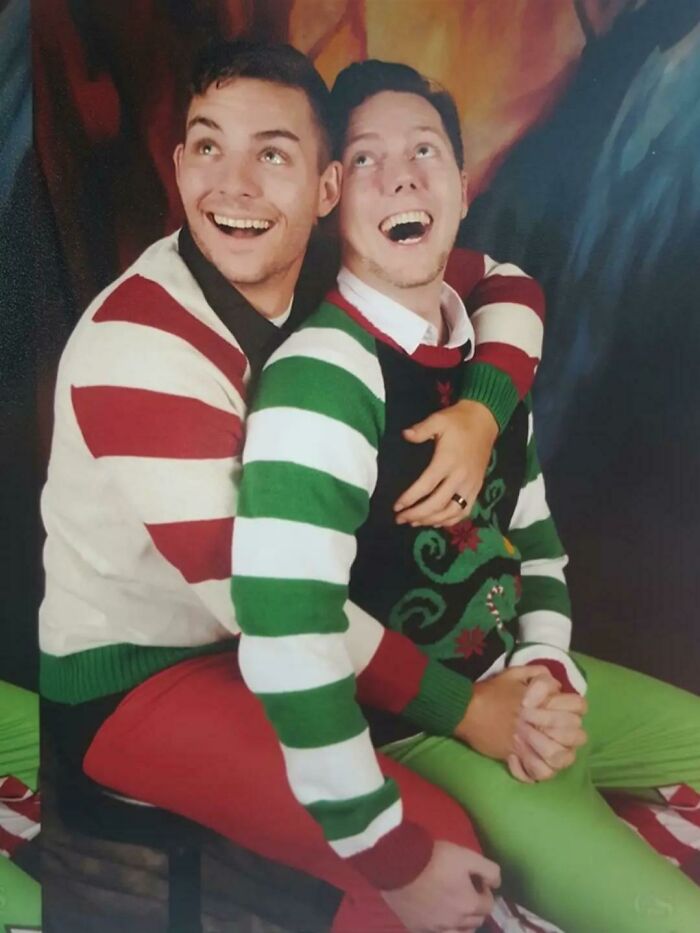 73 Times Families Took These Photos Only To End Up Being Laughed Or Cringed At Online Forever