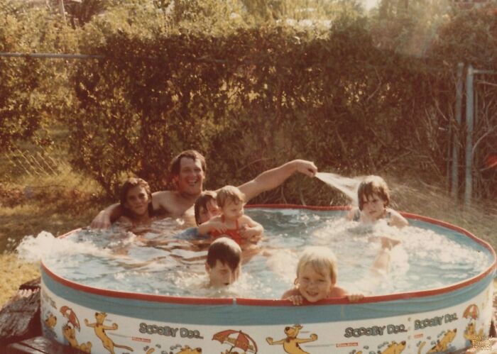 73 Times Families Took These Photos Only To End Up Being Laughed Or Cringed At Online Forever