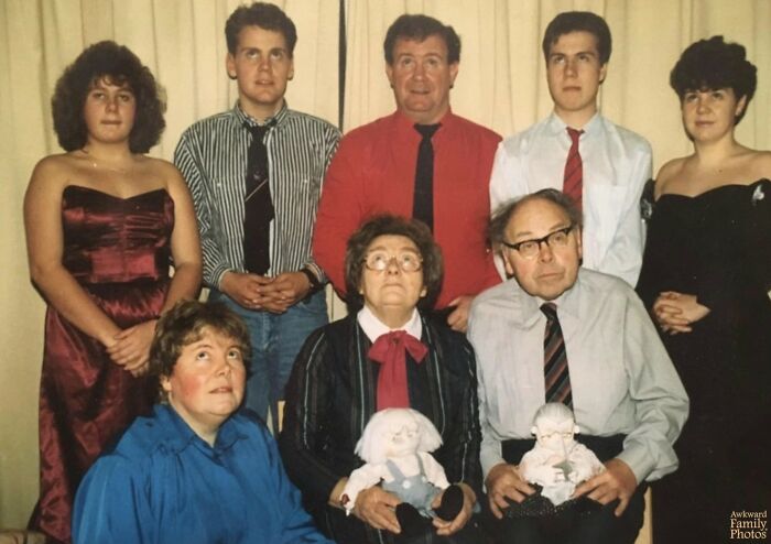 73 Times Families Took These Photos Only To End Up Being Laughed Or Cringed At Online Forever