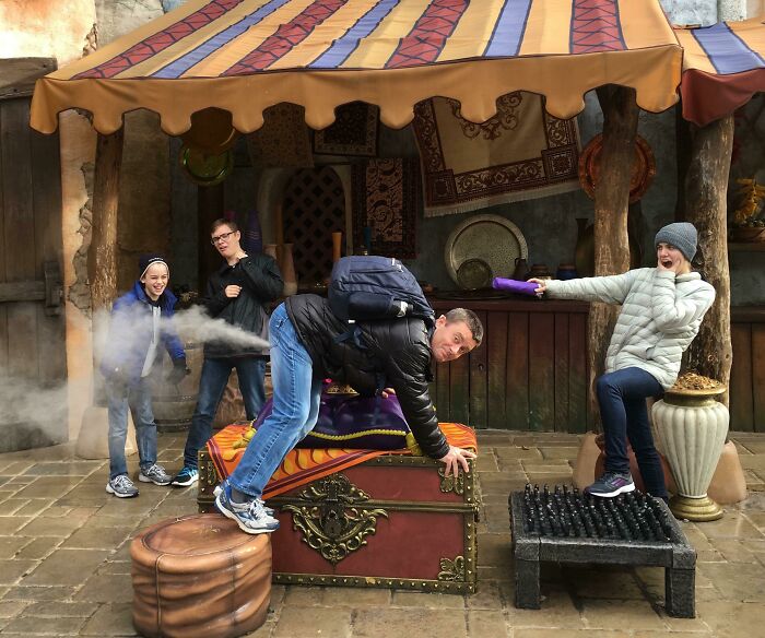73 Times Families Took These Photos Only To End Up Being Laughed Or Cringed At Online Forever