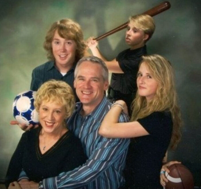 73 Times Families Took These Photos Only To End Up Being Laughed Or Cringed At Online Forever