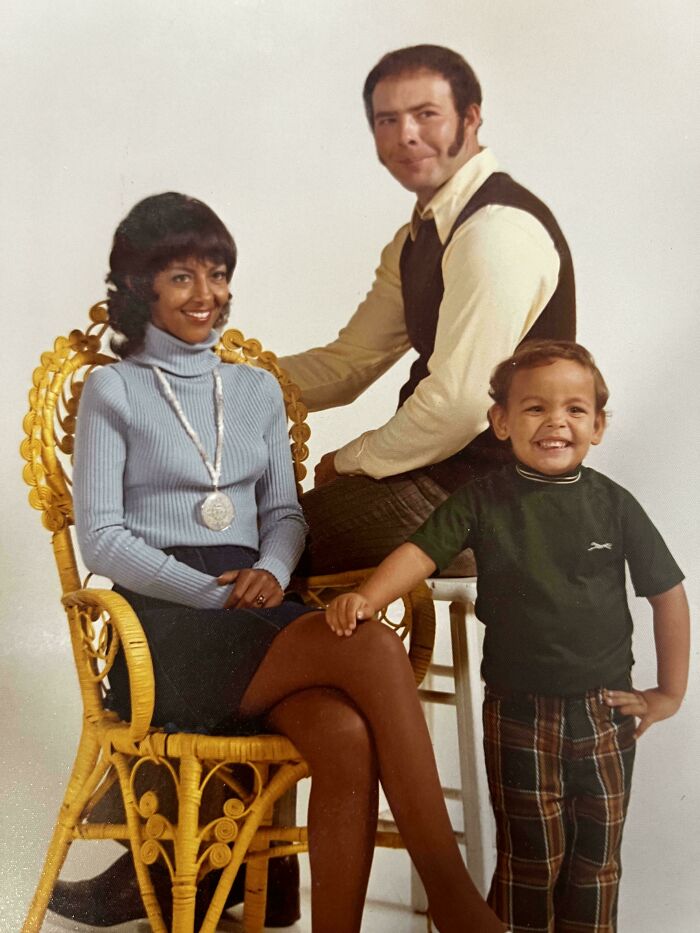 73 Times Families Took These Photos Only To End Up Being Laughed Or Cringed At Online Forever