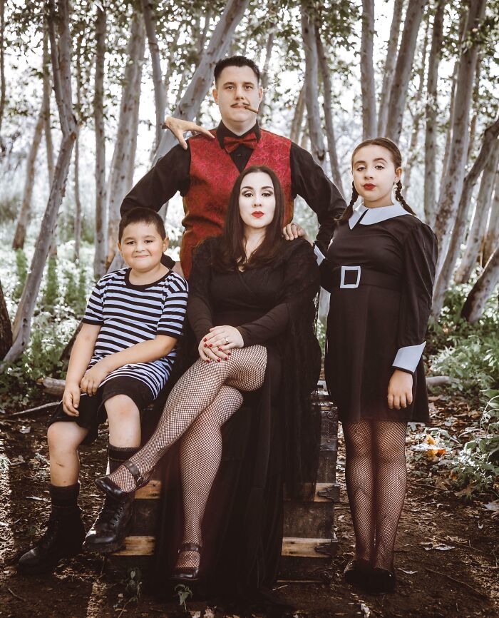 73 Times Families Took These Photos Only To End Up Being Laughed Or Cringed At Online Forever