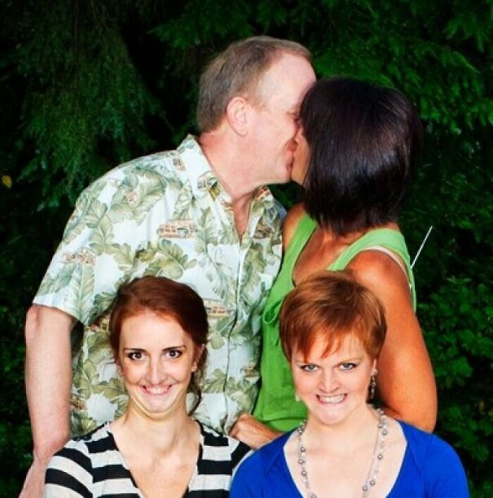 73 Times Families Took These Photos Only To End Up Being Laughed Or Cringed At Online Forever