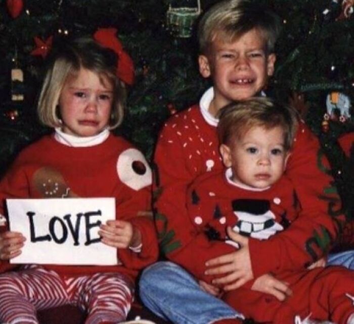 73 Times Families Took These Photos Only To End Up Being Laughed Or Cringed At Online Forever